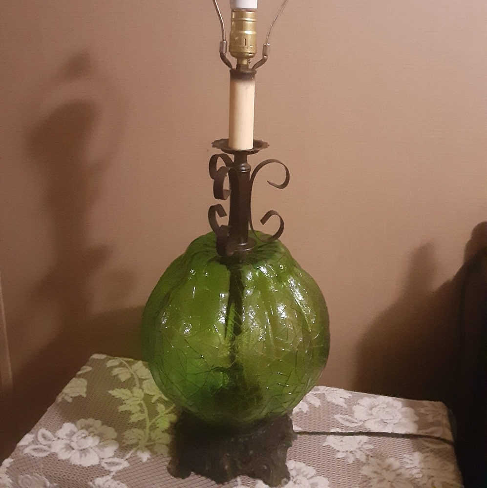 Rare, vintage 1971 L&L Wmc lamp green glass looking classy at 50!